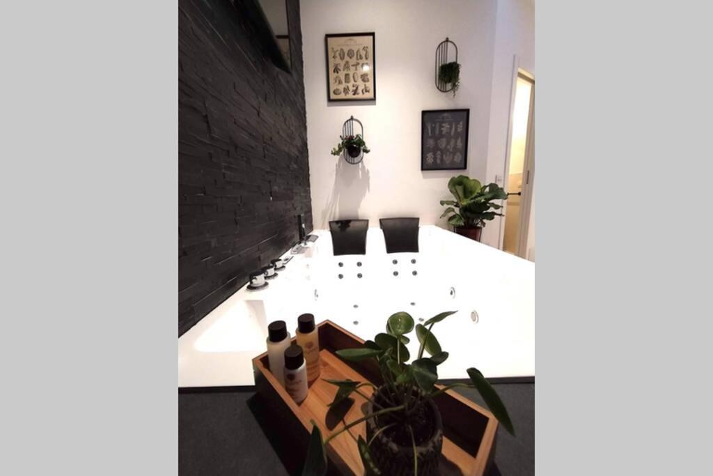 Elegante Open Space Con Vasca Idromassaggio A Trastevere Екстериор снимка