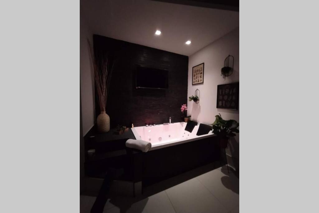 Elegante Open Space Con Vasca Idromassaggio A Trastevere Екстериор снимка